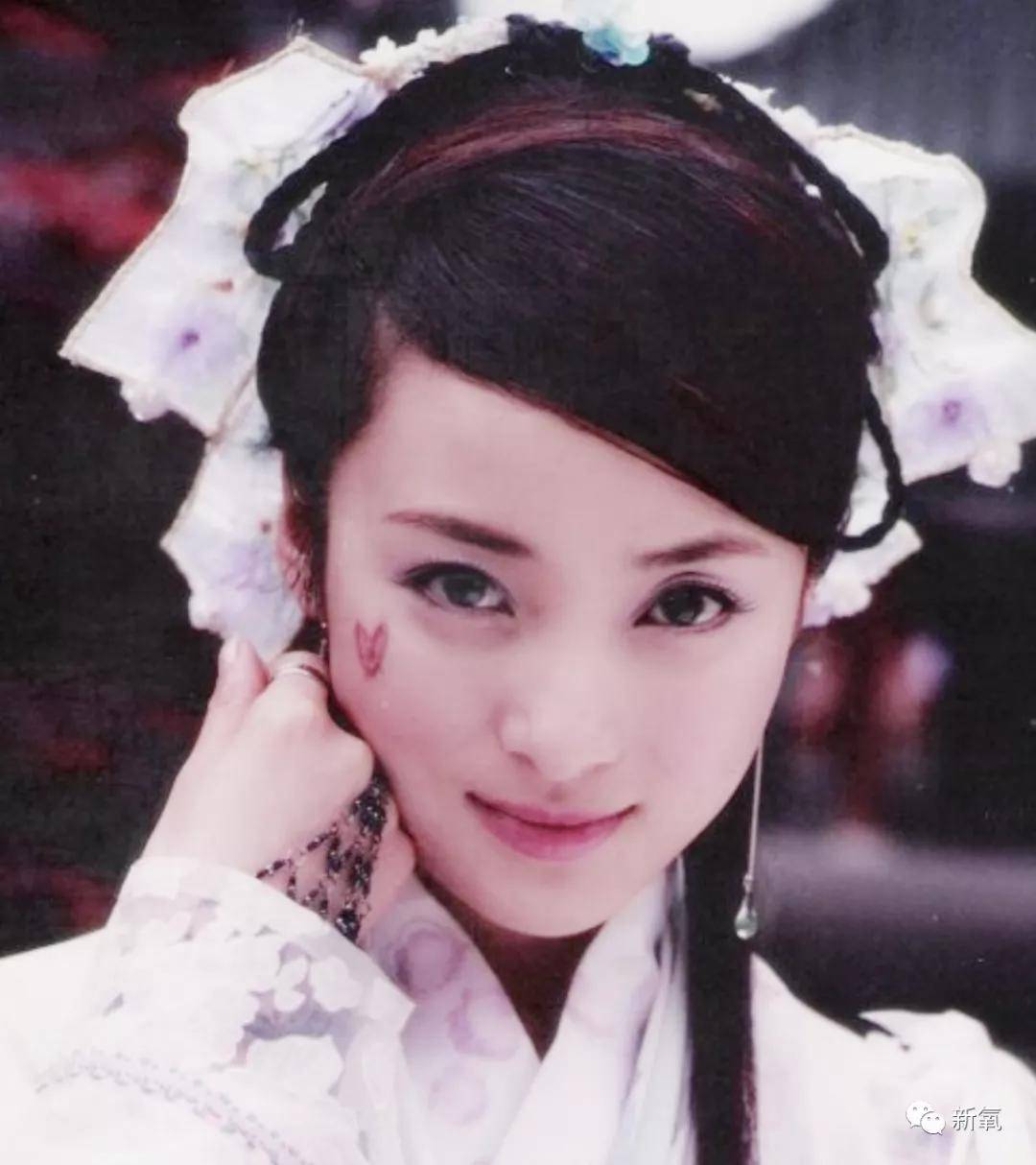 调整同样是贵圈浓颜，为什么娜扎是仙女下凡，她是媒婆出街？
