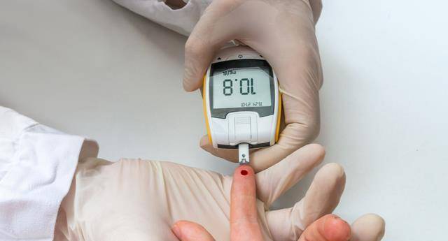 控制|67岁大爷血糖从18.7降到7以下,医生:3件事坚持做,有益胰岛健康