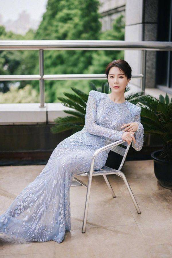 身材 陈数的高级感不仅是气质，“穿搭”更重要，难怪她那么优雅又高贵