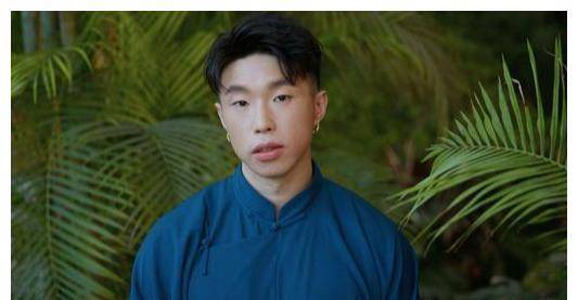 因为|2010年，烧饼跟着曹云金离开郭德纲，父母听说后拉他向郭德纲道歉