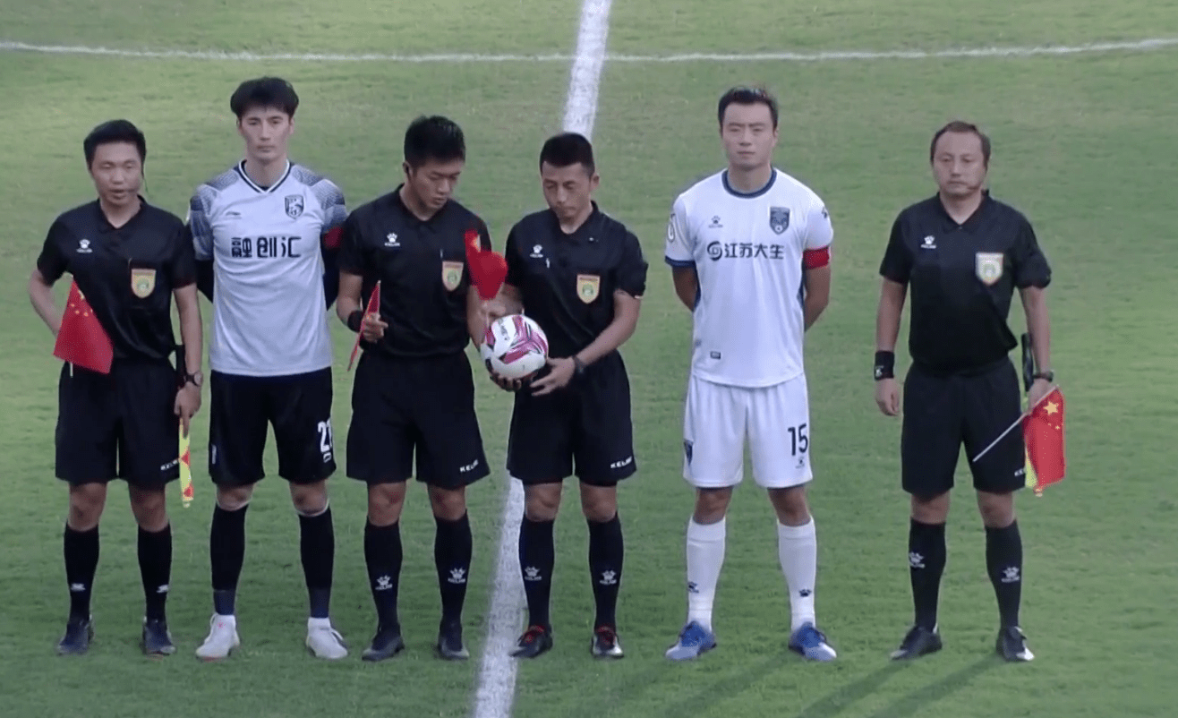 点球|2-0！中甲巨大争议，武汉三镇获“莫须有”点球，迎9连胜