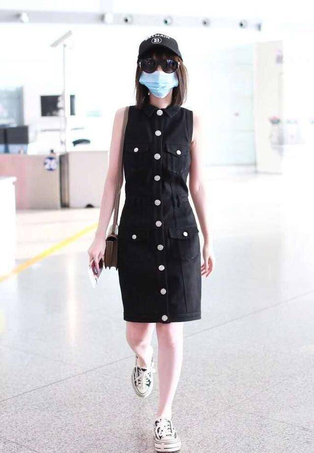 黑色 著名主持人张蕾这么厉害，穿一件黑色连衣裙搭配波波头，魅力十足