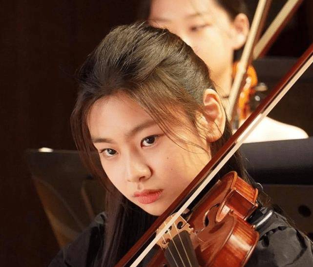 原创《釜山行》"秀安"近照曝光,妆容精致气质佳,女神范十足