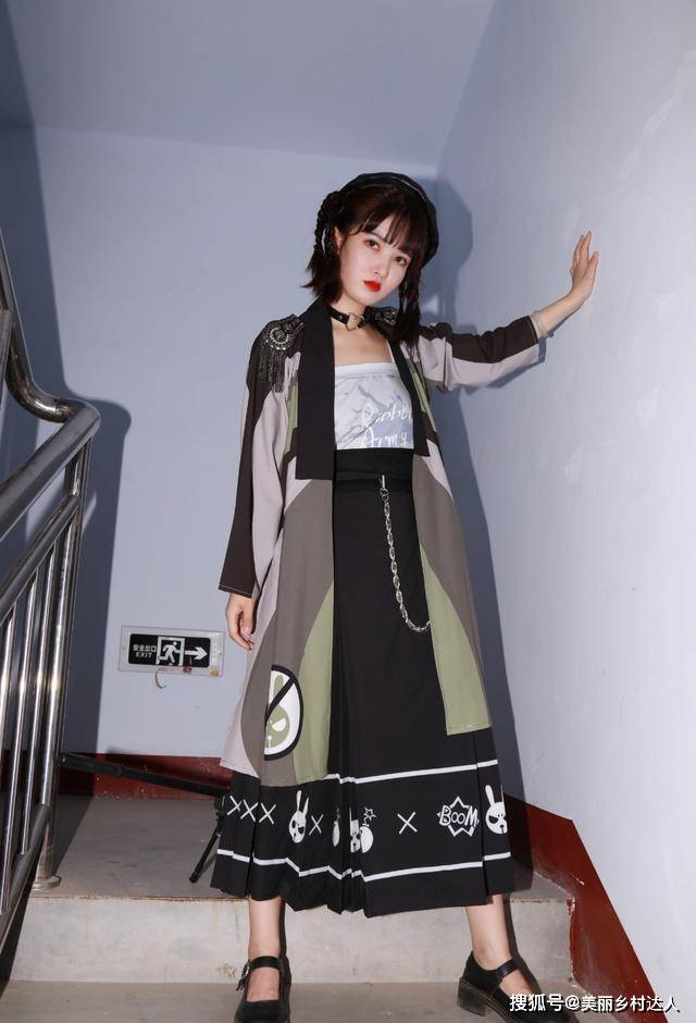 迷彩 最近火了一种“迷彩风”汉服，又酷又日常，设计感满满
