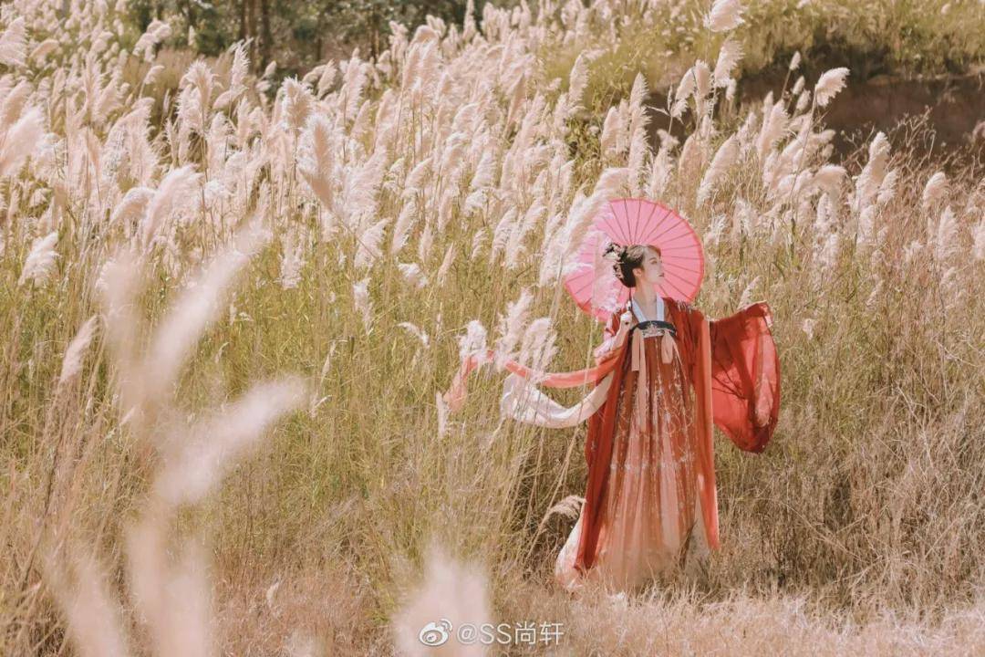 摄影汉服小仙女：笑颜如花绽，玉音婉转流