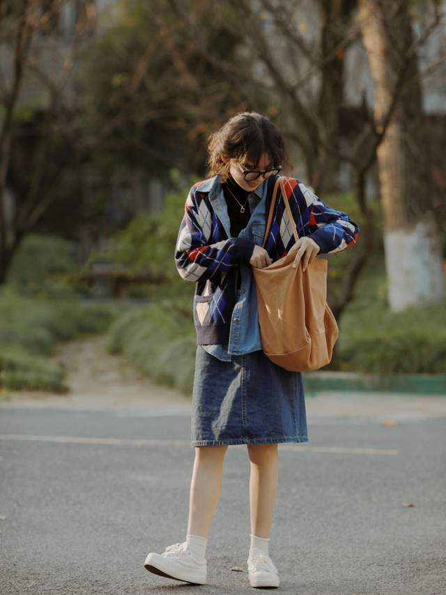 毛衣 种穿搭比较适合30多岁左右的女性穿，穿起来优雅大气