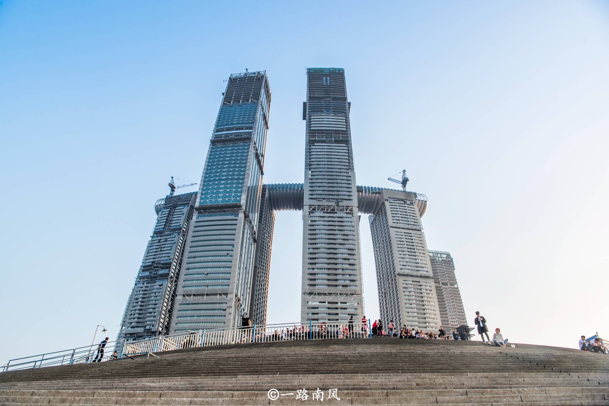 模式|一到假期，重庆就开启人海模式，这几个地方到处都是人人人