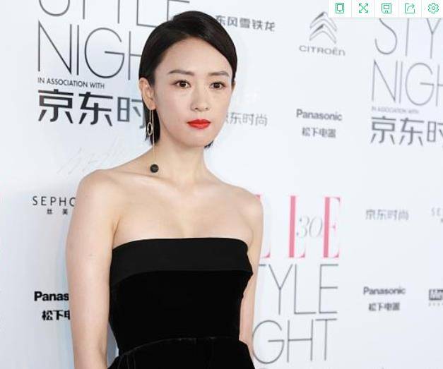 浅色 童谣也太会扮少女了,穿浅色裙与关晓彤同台,看不出相差12岁