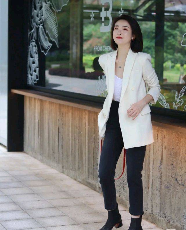黑色 谁说穿西装没有时尚感？只要懂得穿搭技巧，就可以颠覆之前的认知