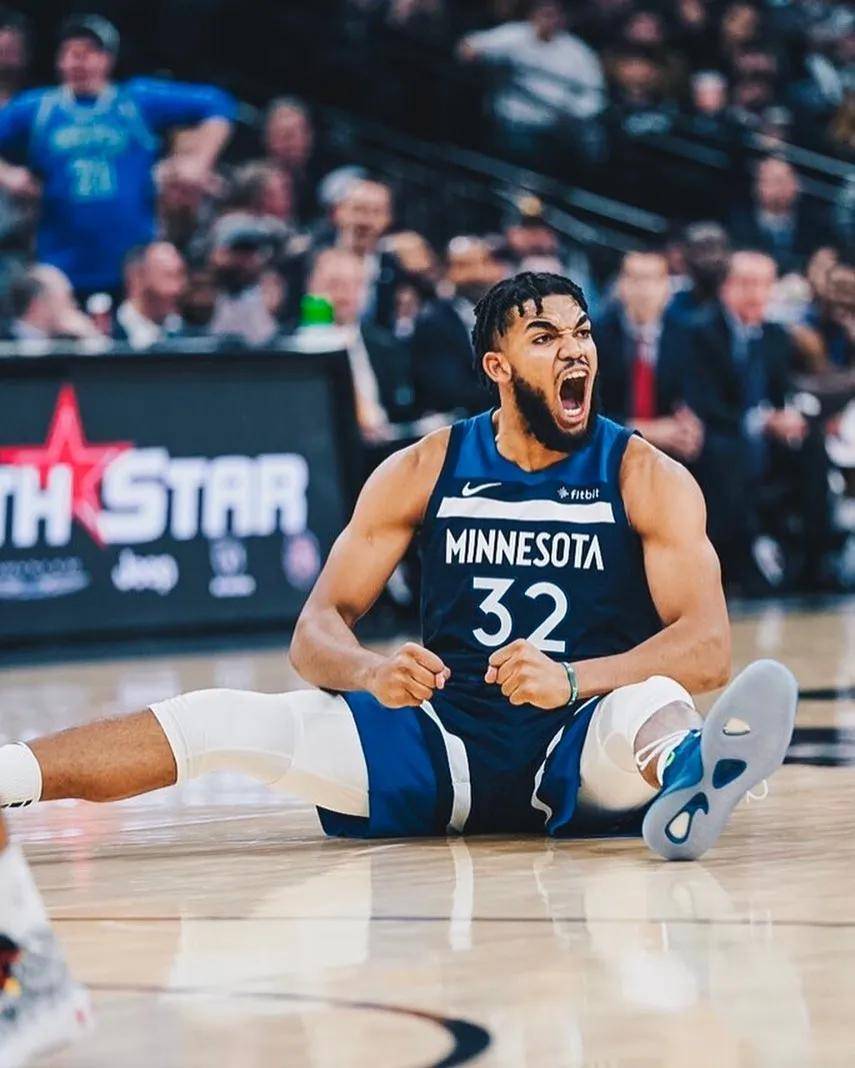 中锋萎缩成后卫!他真的太难了_唐斯