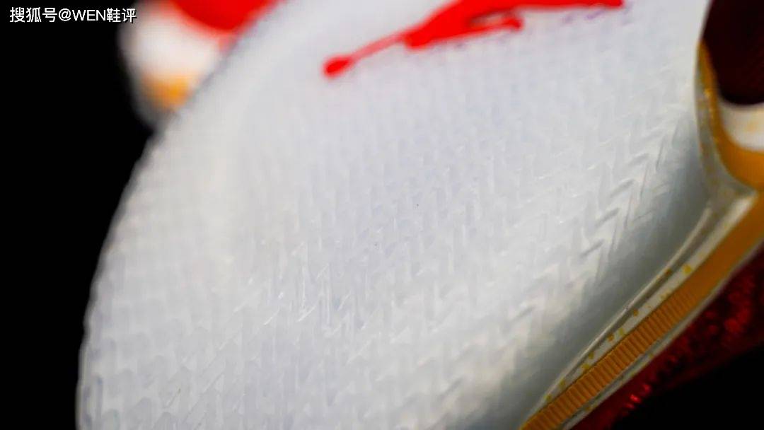 旗舰 黔驴技穷？连旗舰都不上心的AJ36有啥亮点？