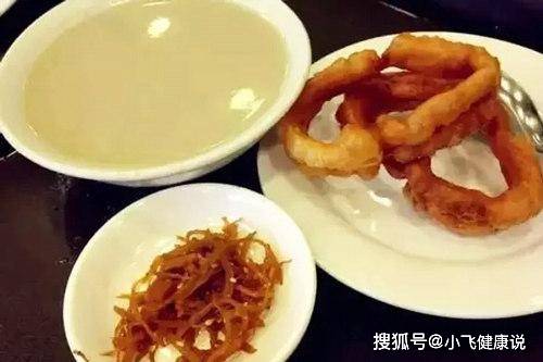 生物钟|晨起后经常有几种习惯的人,非但没有养生作用,还会越来越胖