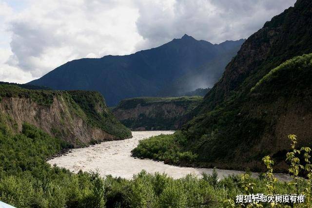 这个地方位于西藏地区，深度达6003米，是世界上最深的大峡谷