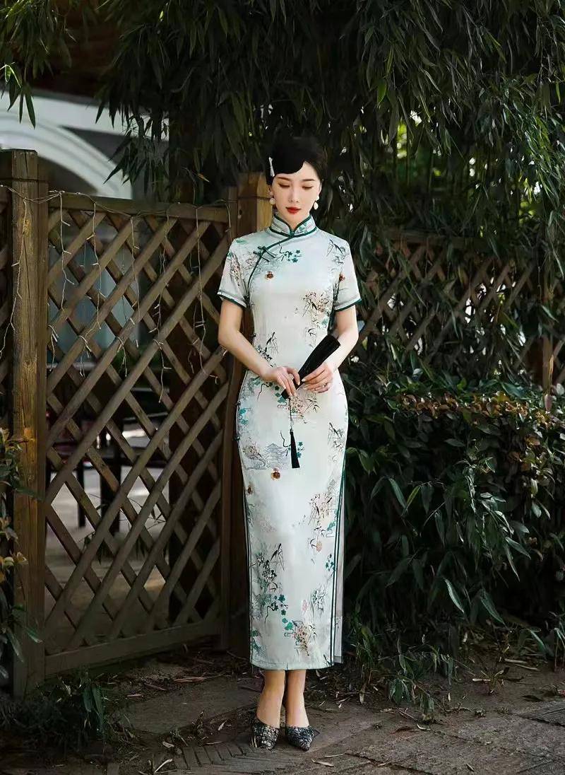 性感美 长旗袍的诱惑，若隐若现的性感美瞬间而生，让你的美不再简单枯燥