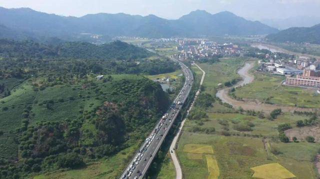 浙江将改扩建一条高速公路，实现双向8车道，诸暨百姓出行更便捷