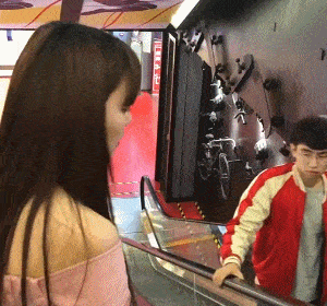 搞笑GIF趣圖:小伙子，啥也不說了，咱們算下你應該陪多少錢吧！ 搞笑整蠱 第5张