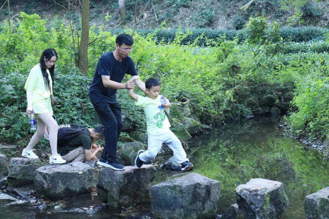 国庆绝了！浙江人如何称霸国庆朋友圈？都是套路→