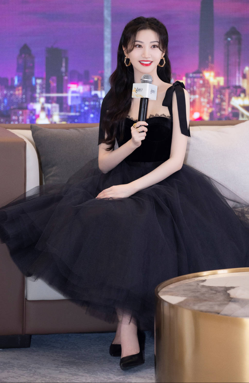 鱼尾 这组撞衫太养眼！景甜配纱裙宛如公主出巡，娜扎配鱼尾裙贵气明艳
