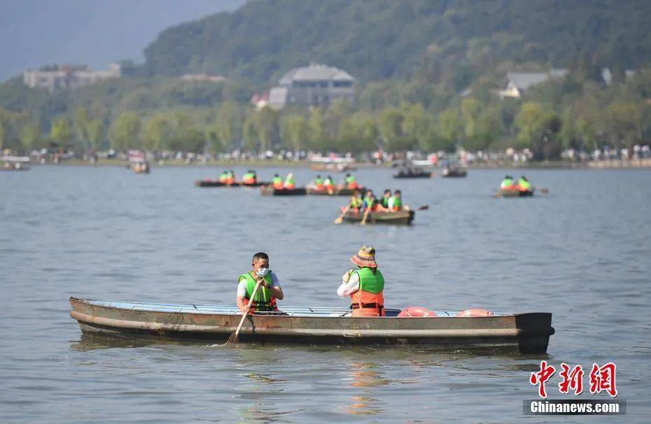 国庆绝了！浙江人如何称霸国庆朋友圈？都是套路→