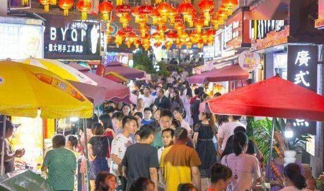 江西赣州：渔湾里美食街，双节期间人流量翻了5倍！