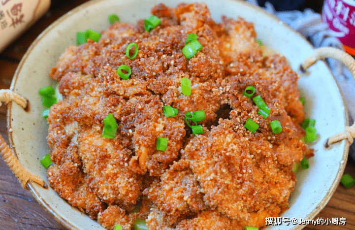 做法|五花肉别总炒着吃,加点大米蒸着吃更美味,软糯不油腻,越吃越香