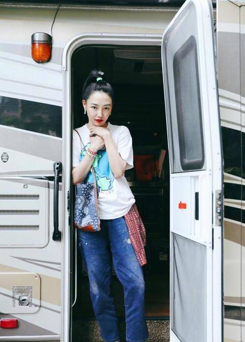 get 初秋不知道怎么穿衣?看看白百何的高级造型,轻松get穿搭指南