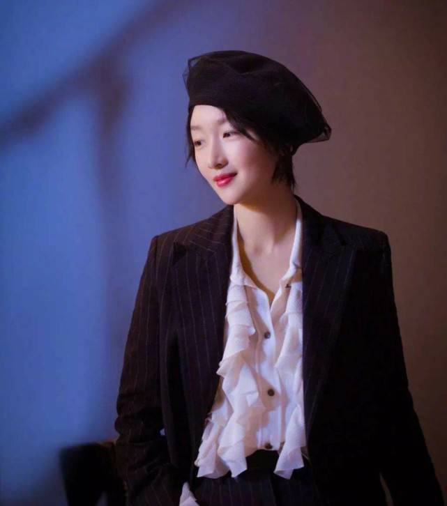 贝雷帽 拯救秋季大风天，你需要一款时髦帽子，曾之乔沈月都在用它凹造型