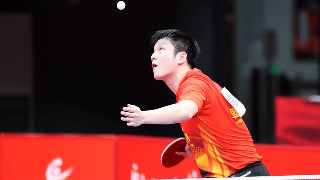 原创霸气!樊振东苦战5局后,又横扫许昕,战术安排很合理