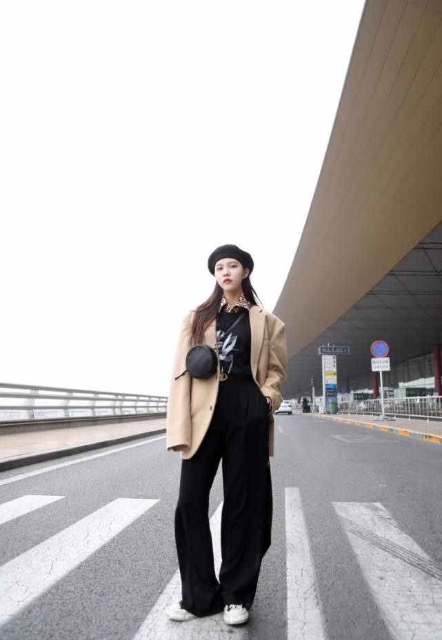 贝雷帽 拯救秋季大风天，你需要一款时髦帽子，曾之乔沈月都在用它凹造型