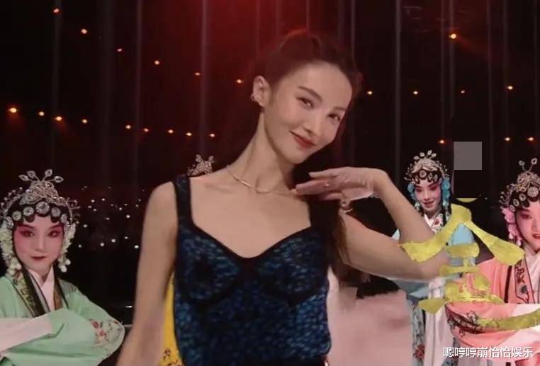黑色 8位浪姐同台比美，金晨太瘦撑不起礼服，金莎扮可爱稍显违和