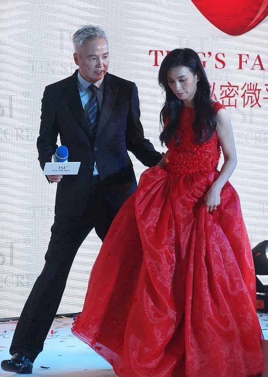 身材 张庭的身材不一般，穿红裙气场很艳丽，看不出都50多了
