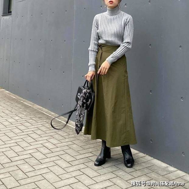 感觉 秋冬季怎么穿更时尚？这件“裙子”搭配时髦又高级，很适合轻熟女