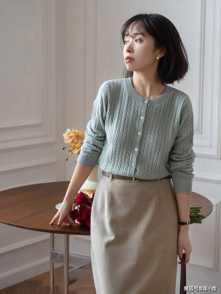 颜色 秋天怎样穿才优雅？搭配公式“针织衫+半身裙”，高级感扑面而来