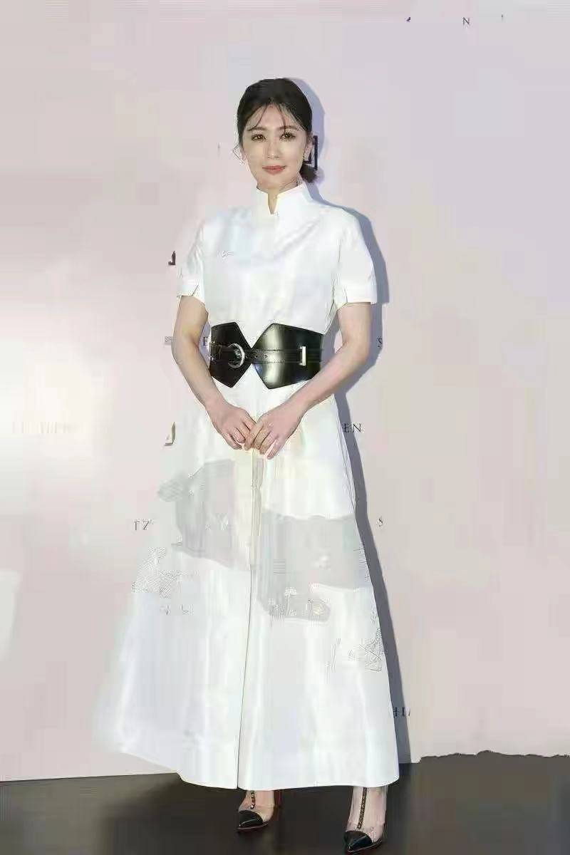 贾静雯 贾静雯庆47岁生日超排面!林心如霍建华到场,T恤穿好几年太寒酸