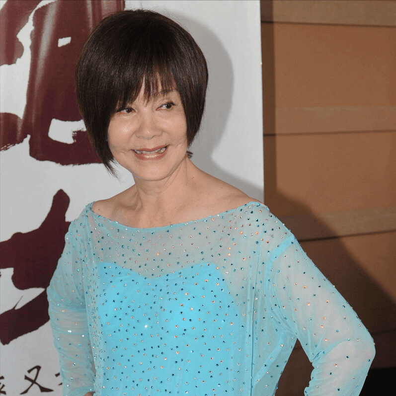 发型归亚蕾：已经70+看上去只有50+的年龄，短发减龄时尚显优雅大气！