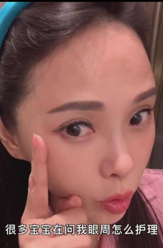 全素颜53岁伊能静状态好？素颜出镜教粉丝护肤，被赞人美声音甜