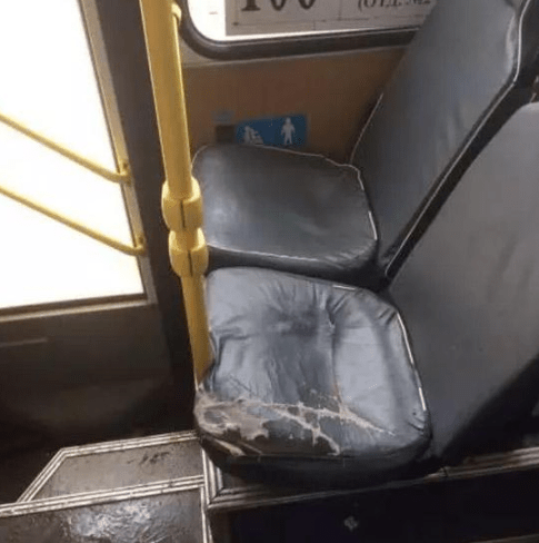 爆笑gif圖：哥們，你這車牌號是充電話費送的吧 搞笑整蠱 第7张