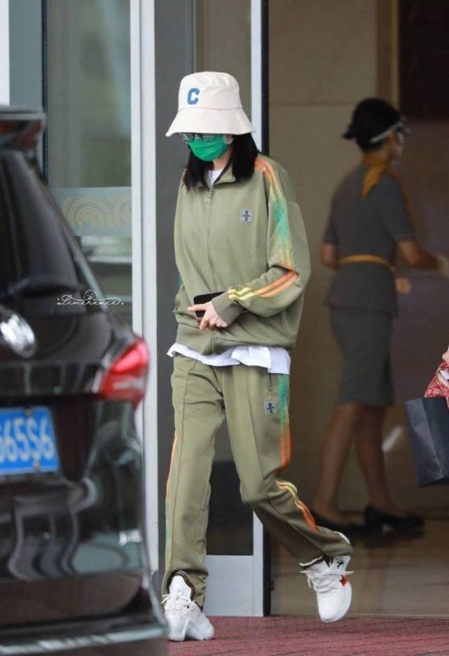 贝雷帽 拯救秋季大风天，你需要一款时髦帽子，曾之乔沈月都在用它凹造型