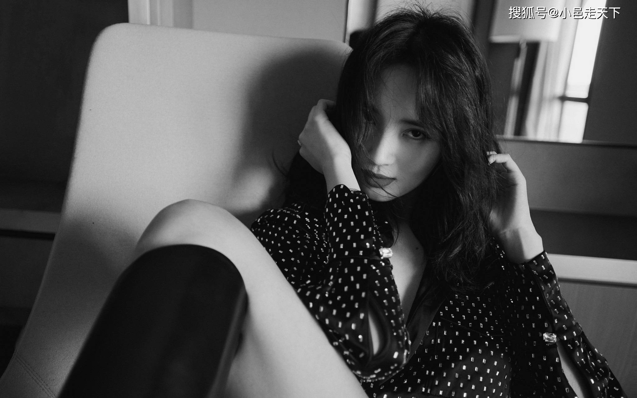 王紫璇斑点长裙性感写真