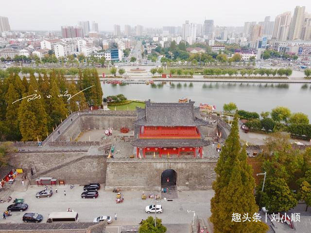 实拍湖北荆州巨型关公雕像，曾经是荆州新地标，如今却将面临整改