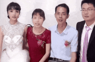 搞笑GIF：妹子，你到底怎麼了，水很冷啊 搞笑整蠱 第5张
