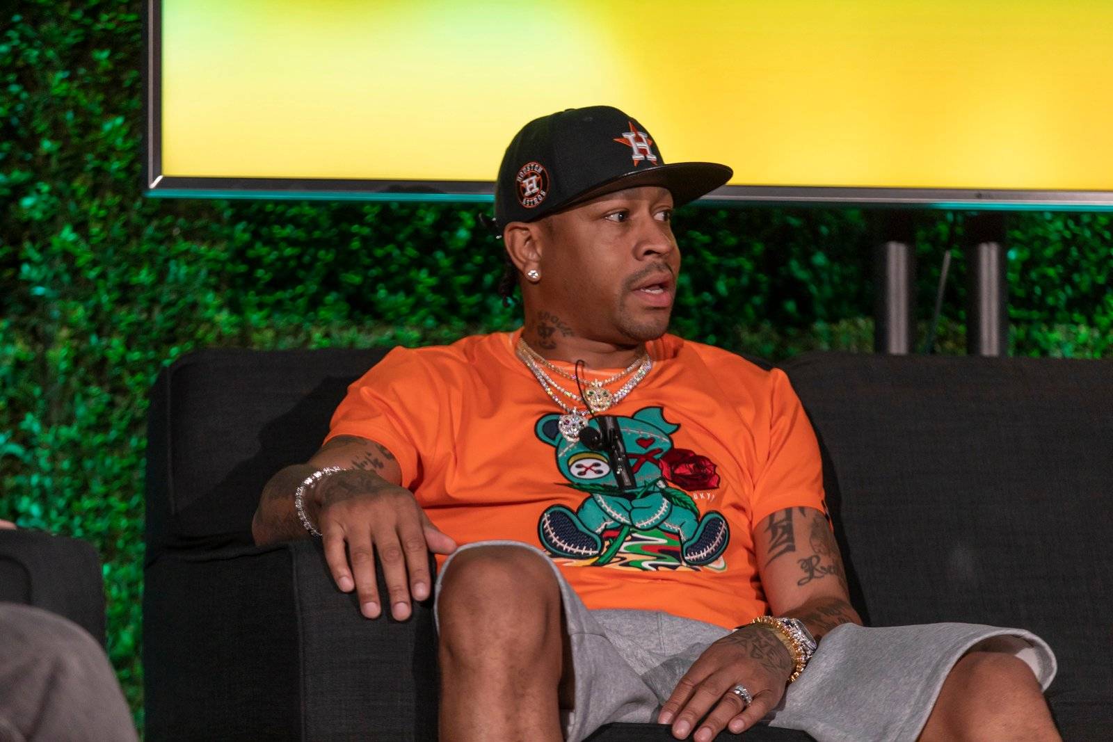 近日,在接受《露天看台》记者taylor rooks的采访时,这位名人堂后卫