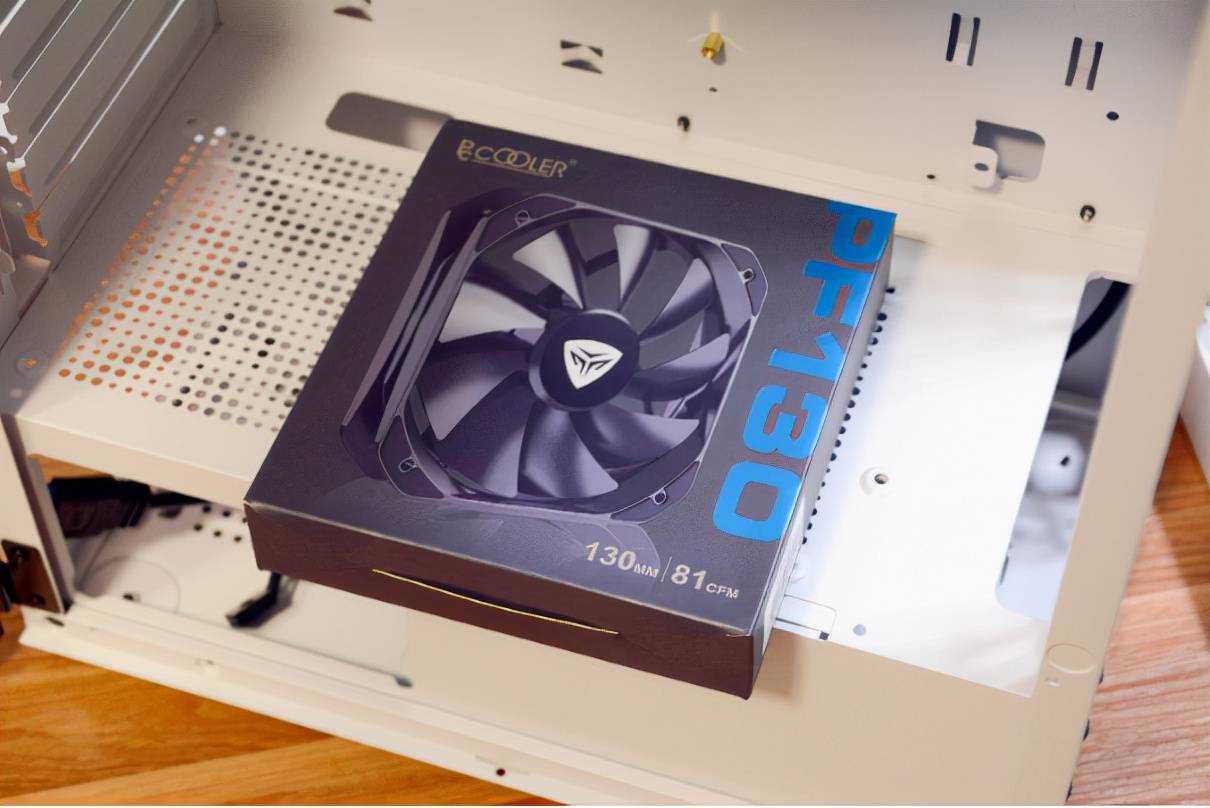 颜值在线超频三pccooler光愈机箱体验治愈系不只有小姐姐