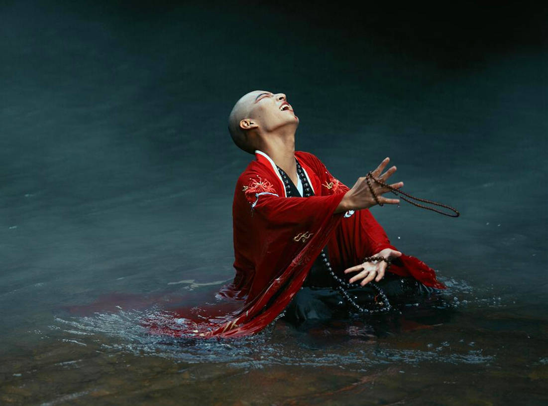 民间故事:和尚进村化缘,将美貌寡妇玷污,事后想跑来不及了