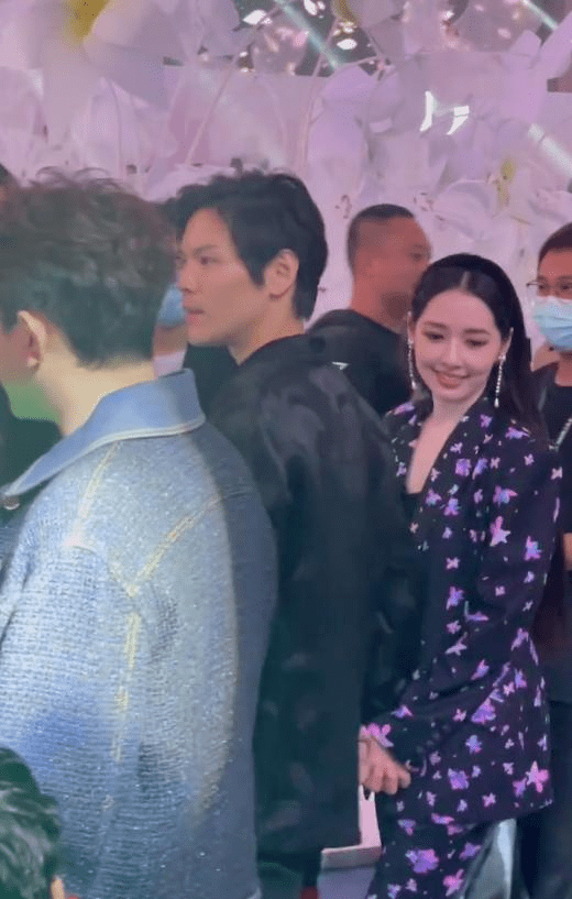 向太 向太带郭碧婷见世面！换新发型撞脸儿媳，隔空热聊向华强满脸无奈