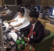 搞笑GIF趣圖：妹子和男友逛街竟然還穿拖鞋，被他發現你就尷尬了 搞笑整蠱 第2张