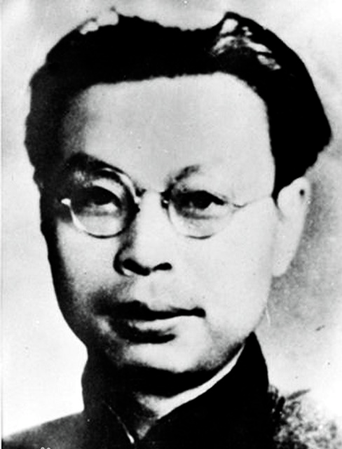 主人公李侠就是我党历史上潜伏在敌占区的传奇英雄李白.