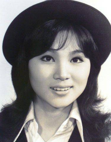 曾与邓丽君齐名 最红时淡出演艺圈 夫妻二人皆患癌去世 凤飞飞 曾与邓丽君齐名 最红时淡出演艺圈 夫妻二人皆患癌去世 凤飞飞