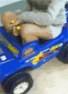 高个|搞笑GIF:你看你非要倒着开,现在好了吧