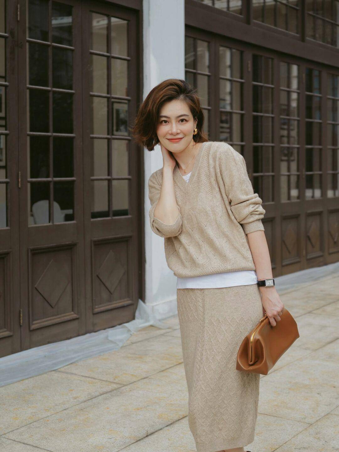 进行 秋天还在穿黑白配？今年流行“大地色”，让你轻松穿出不俗气质